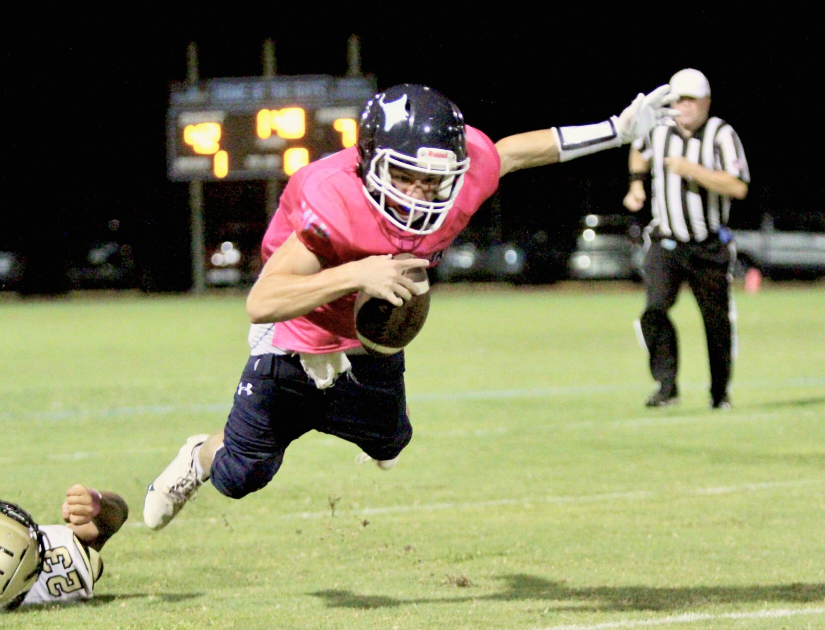 MIA Falls 3. Displaying the team’s trademark effort, Ryan Sweeney dives for extra yardage with the clock under two minutes..jpeg